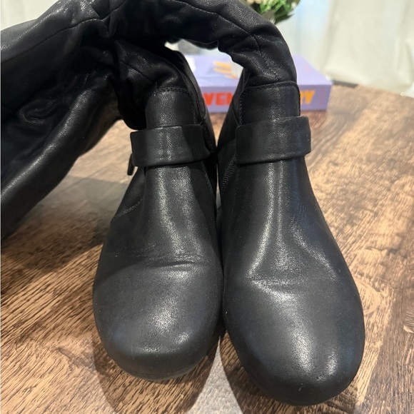 BareTraps Black Over the Knee Boots with Slouchy Design - Picture 4 of 10